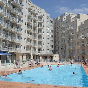 Zwembad Met Frontaal Zeezicht Appartement
